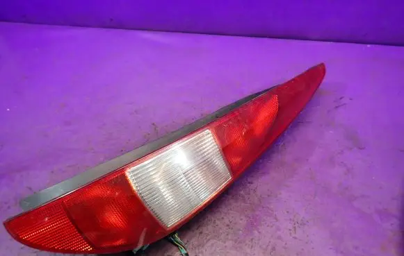 Ford Mondeo Mk III Rear/tail lights 1S7113404C