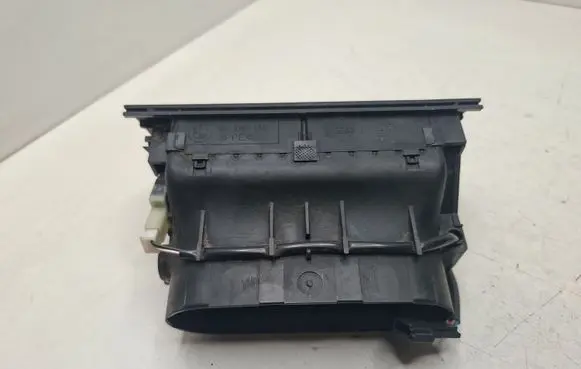 BMW 5 E39 Rear air vent grill 8376150