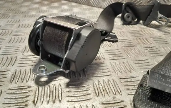 Opel Astra J Front seatbelt 13251170 617878000 365554265