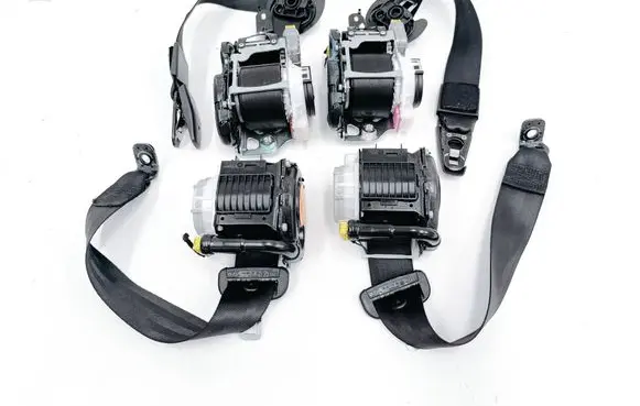 Porsche Macan (95B) Set of seat belts 95B857706A 95B857705A 3063559