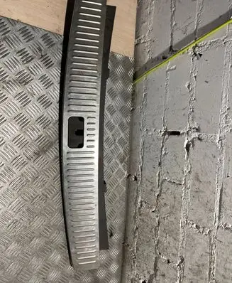 Trunk/boot sill cover protection