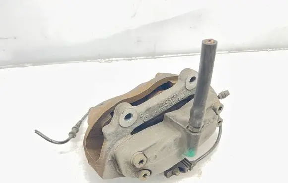 Mercedes-Benz E W211 Front brake caliper 20825101