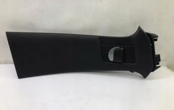 Volvo XC40 (B) pillar trim (bottom) 31479715
