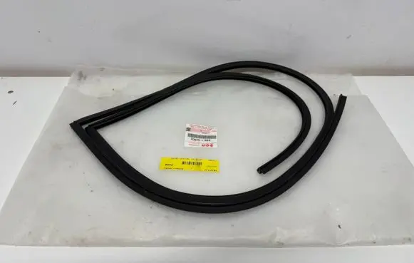 Skoda Octavia Mk3 (5E) Rubber seal front coupe door window 8461152R02