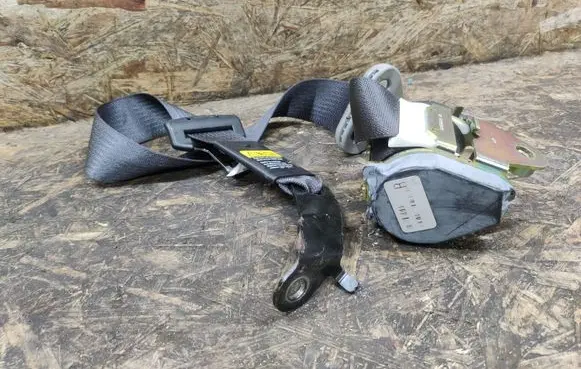 Cadillac SRX Rear seatbelt 1GA0206310 10388613