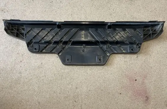 Audi Q7 4M Rear bumper mounting bracket 4M0807329