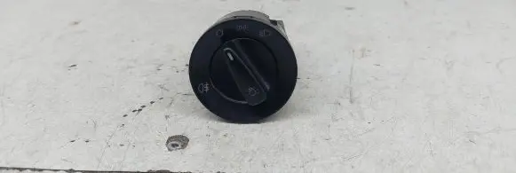 Volkswagen Golf IV Light switch 1C0941531 04052030 03202