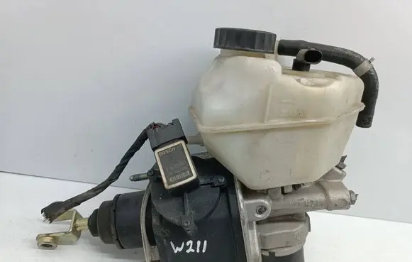 Mercedes-Benz E W211 Master brake cylinder A0004300312 0204024675 0160671