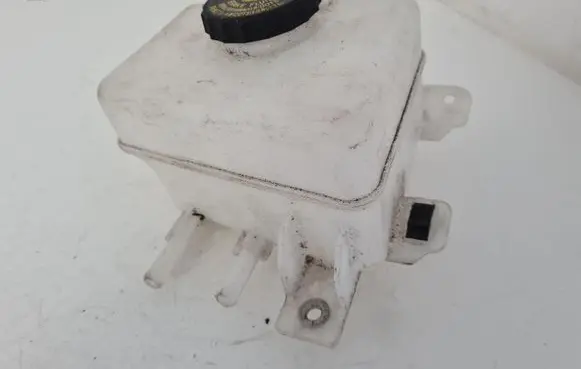 Lexus RX 450H Brake fluid reservoir 240520