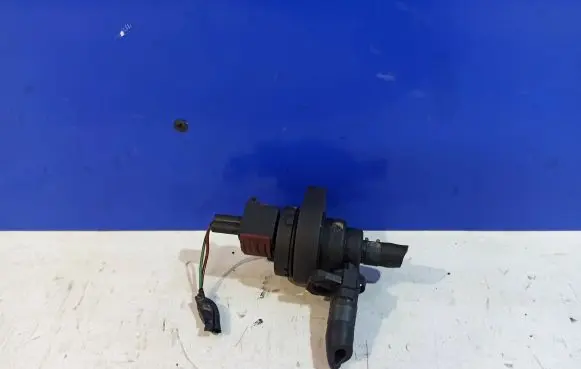 Saab 95 - 96 Engine mount vacuum valve 4670477