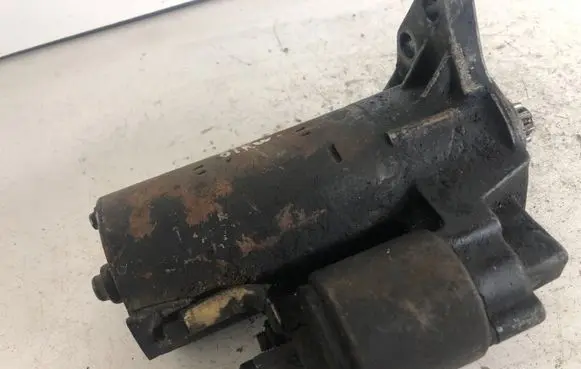 Volkswagen Golf III Starter motor