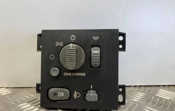 Chevrolet Blazer Light switch 15755956