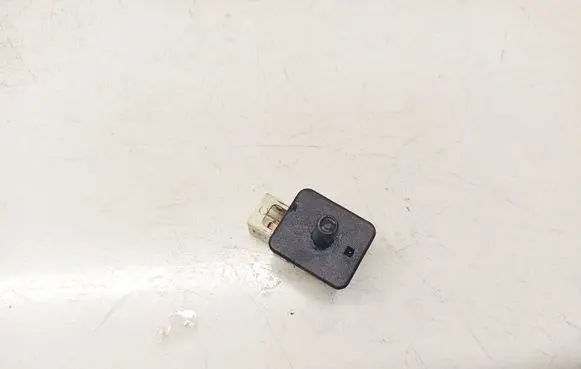 Mercedes-Benz E W211 Front door sensor 2028209410 30011501