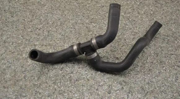 BMW 5 E39 Engine coolant pipe/hose 8385235 64128385235