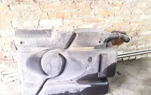 Renault Trafic II (X83) Fuel tank 93858416 8200585811 8200585888