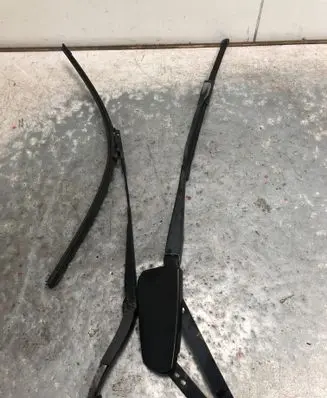 Mercedes-Benz ML W164 Front wiper blade arm A1648200640BILI A1648200640 A1648200540