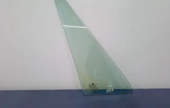 Hyundai Galloper Front door window glass four-door