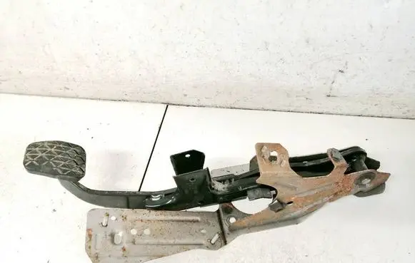Mazda 5 Brake pedal 