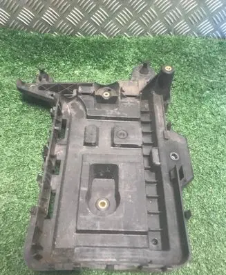 Audi Q3 8U Battery tray 1K0915325B