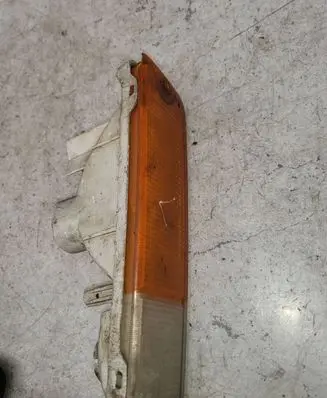 Mitsubishi L200 Front indicator light