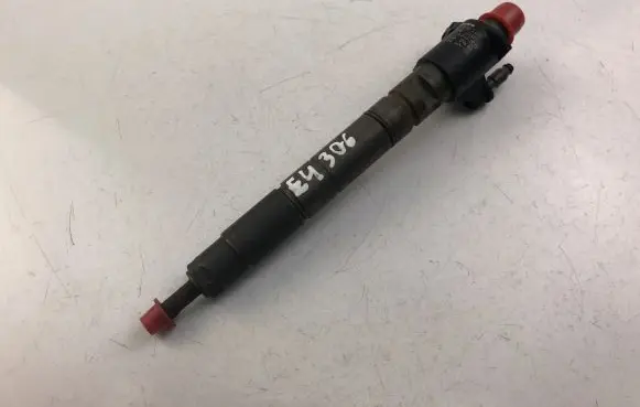 Volvo S60 Fuel injector 31303238