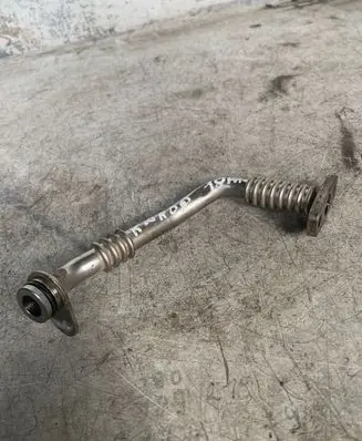 Skoda Karoq Turbo turbocharger oiling pipe/hose 04l145736
