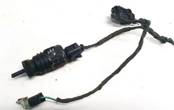 Skoda Octavia Mk1 (1U) Windscreen/windshield washer pump 1J5955651