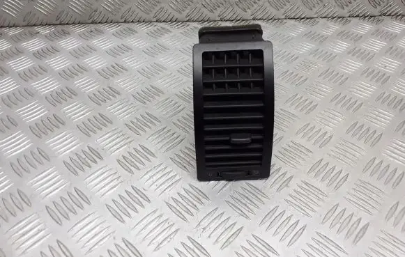 Volkswagen Polo IV 9N3 Dashboard air vent grill cover trim 6Q0819703