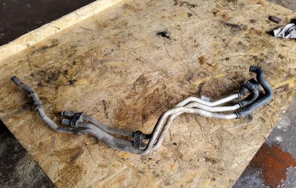 Volkswagen Transporter - Caravelle T5 Heater radiator pipe/hose 