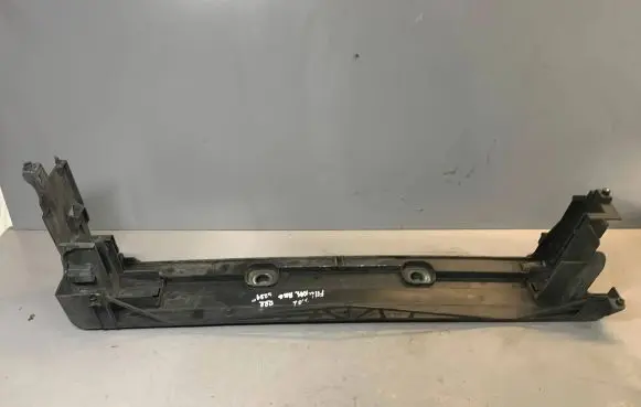 BMW 5 F10 F11 Radiator mount bracket 8509171 17117639071 7639071