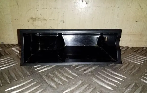 Volkswagen Touareg II Ashtray (front) 