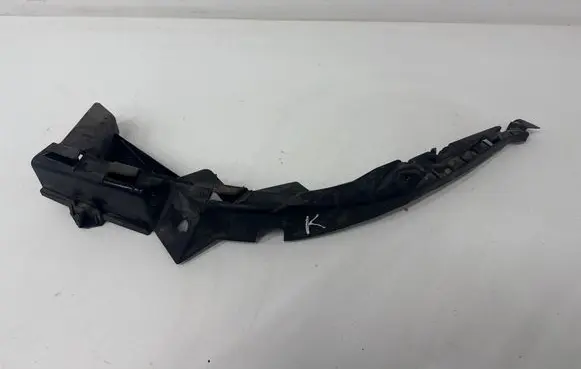 Front bumper mounting bracket