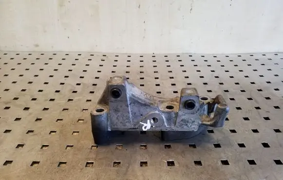 Peugeot 508 Engine mounting bracket 9688615780