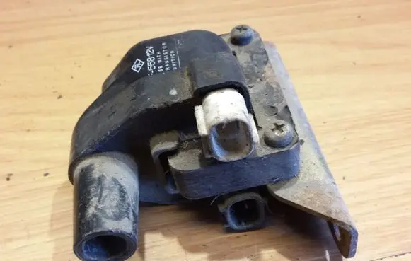 Mazda 323 High voltage ignition coil F558