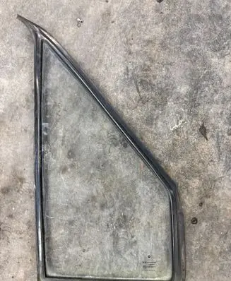 Volkswagen II LT Front door window glass four-door 43R000042