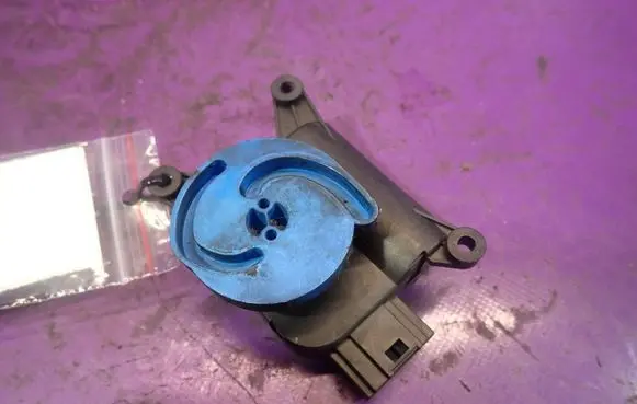 Audi A4 S4 B7 8E 8H A/C air flow flap actuator/motor 