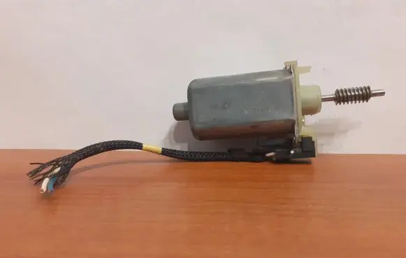 Mercedes-Benz C W203 Seat adjustment motor 5900 A2038201942