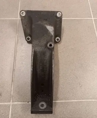 BMW 5 E39 Engine mounting bracket 1092973