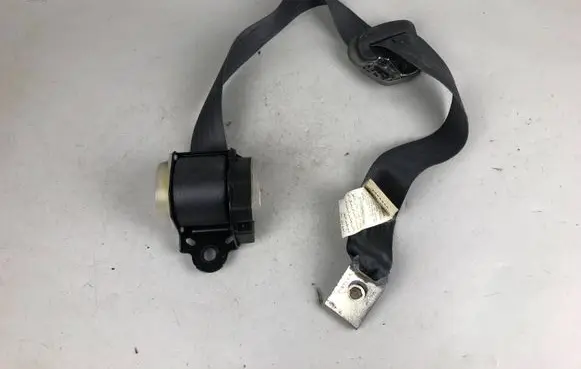 Subaru Forester SG Middle seatbelt (rear) 0585322
