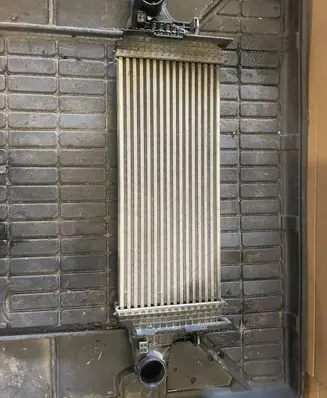 Mercedes-Benz R W251 Intercooler radiator A2515000000