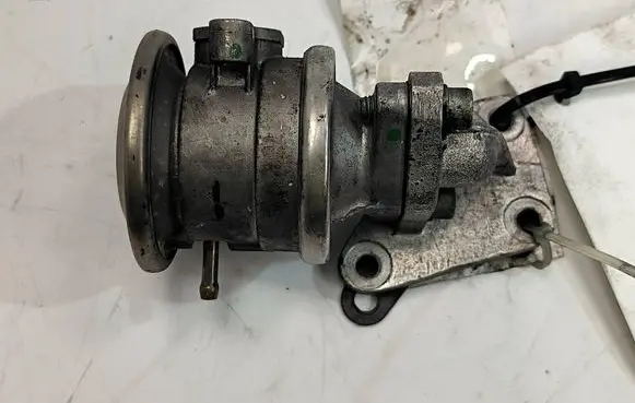 Audi A8 S8 D3 4E EGR valve 076131165