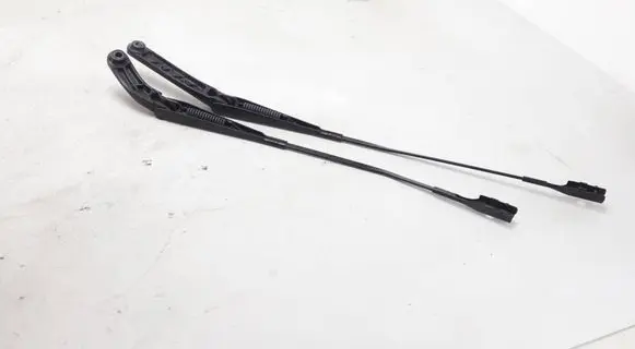 Front wiper blade arm