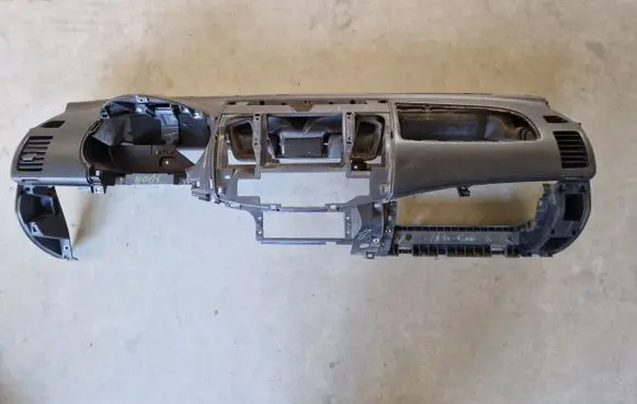 Mitsubishi L200 Dashboard