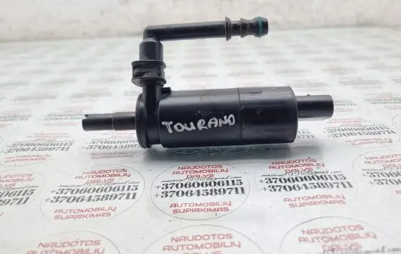 Volkswagen Touran I Headlight washer pump 3B7955681