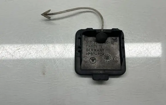 BMW 5 E60 E61 Front tow hook cap/cover 7033700