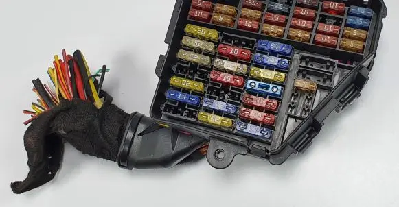 Audi TT Mk1 Fuse box set 17381024