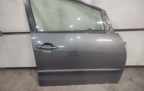 Mitsubishi Grandis Front door