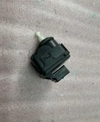 Audi A6 S6 C5 4B Headlight level adjustment motor 8L0941295