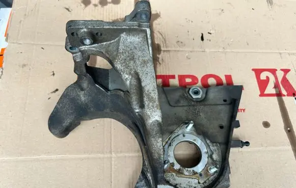 Opel Insignia A Fuel pump bracket 55566003