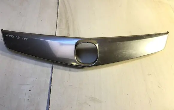 Honda Accord Front bumper upper radiator grill 71122TL2A02021